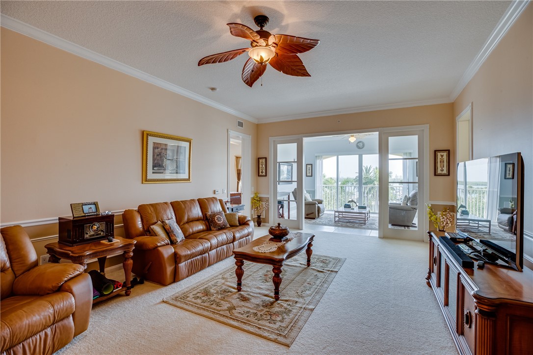 38 Harbour Isle Drive E 305