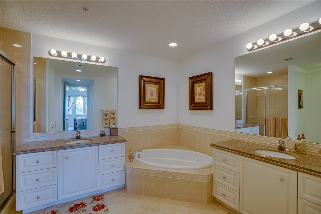 38 Harbour Isle Drive E 305