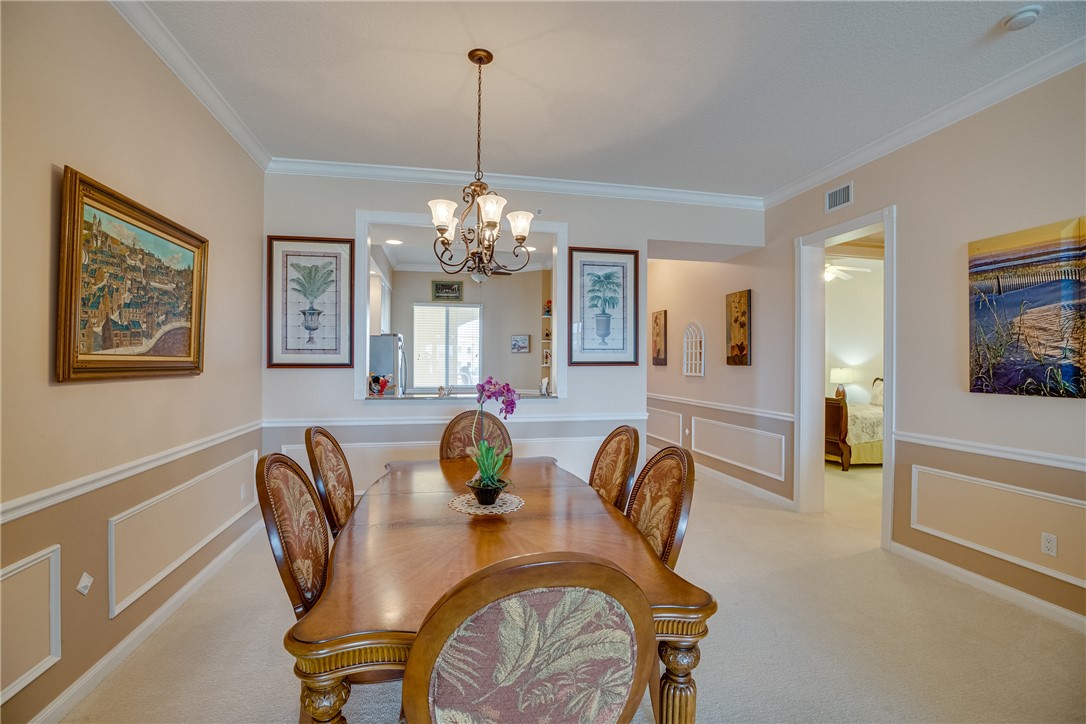 38 Harbour Isle Drive E 305