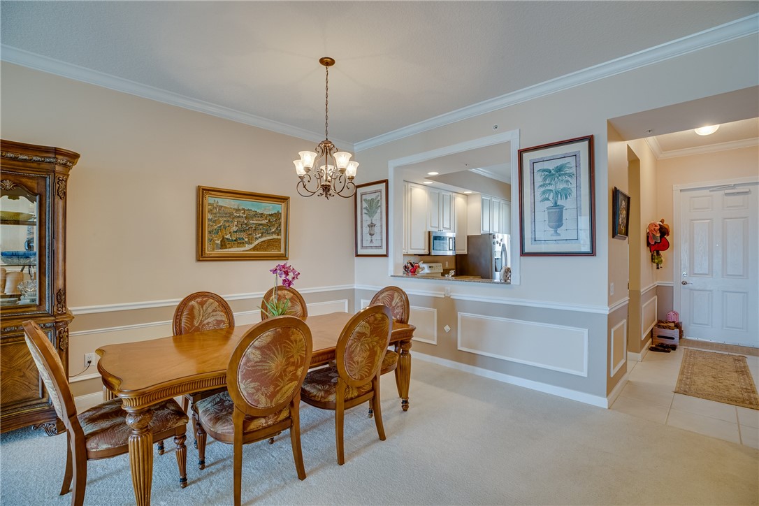 38 Harbour Isle Drive E 305