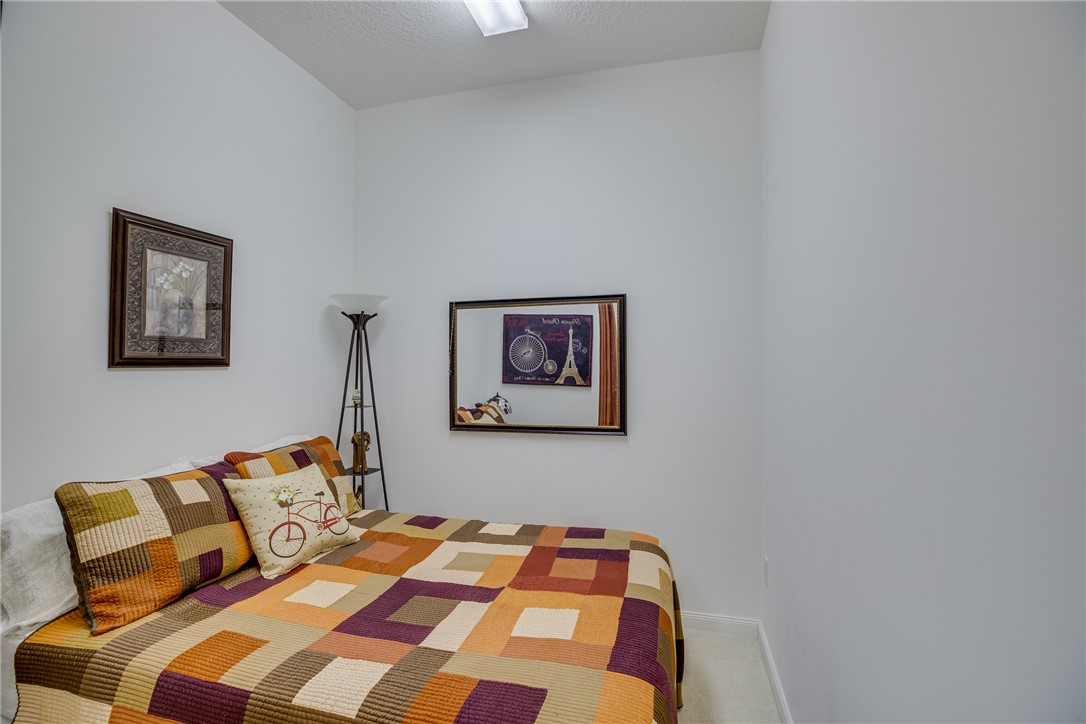38 Harbour Isle Drive E 305