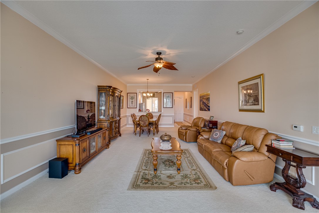 38 Harbour Isle Drive E 305