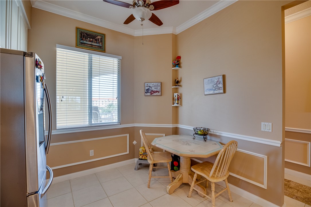 38 Harbour Isle Drive E 305