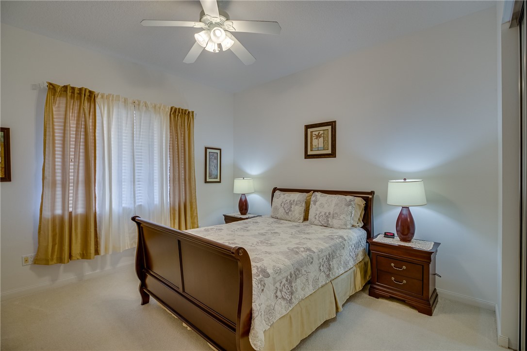 38 Harbour Isle Drive E 305