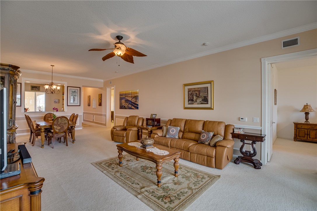 38 Harbour Isle Drive E 305
