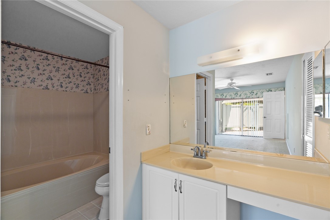 640 N Centre Court SW 102