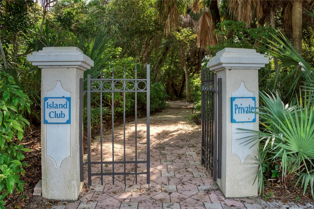 1000 Island Club Place