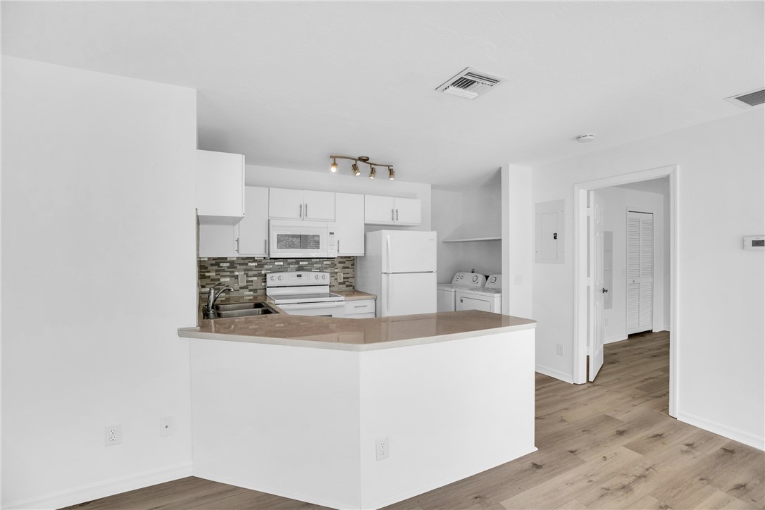 602 Centre Court SW 202