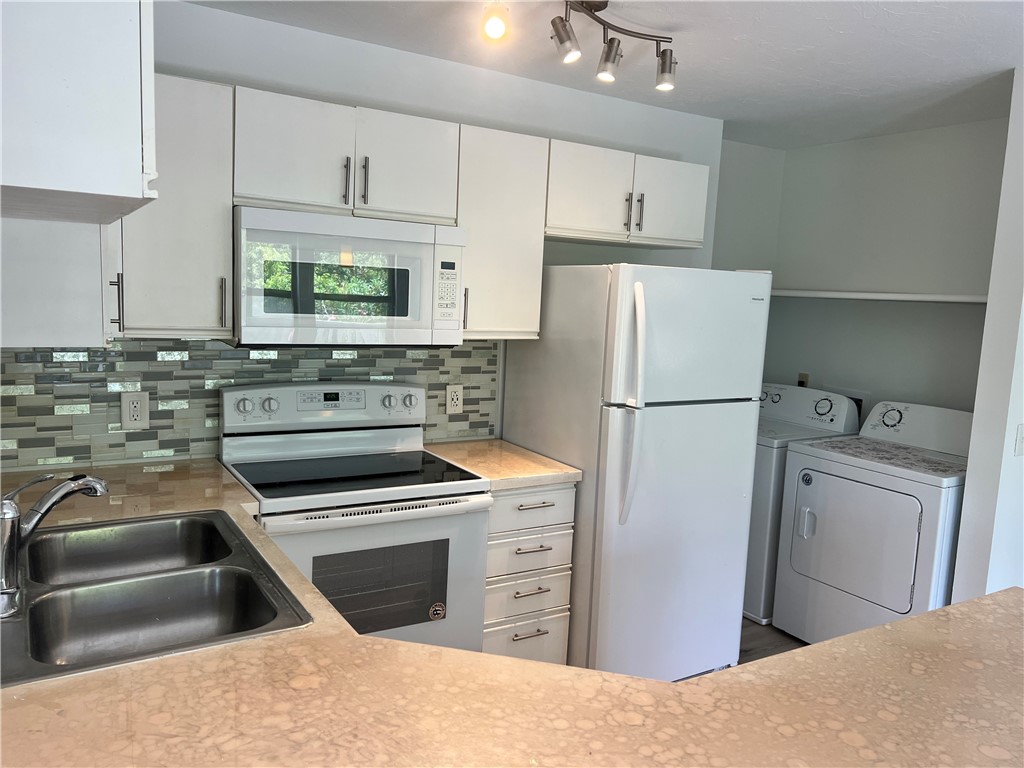 602 Centre Court SW 202