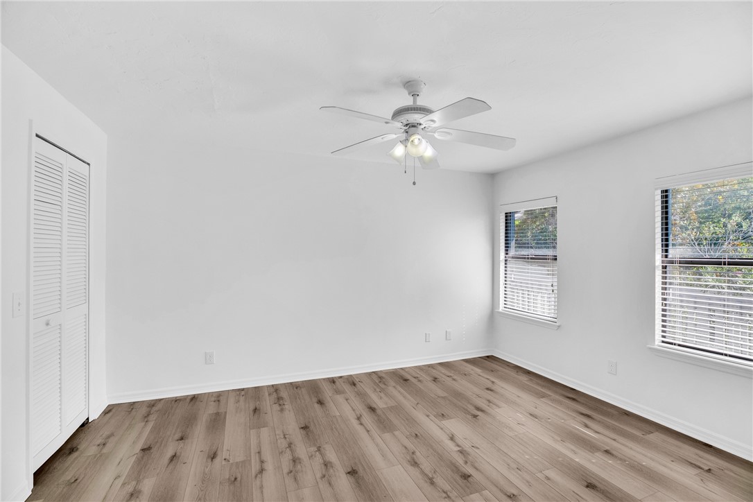 602 Centre Court SW 202
