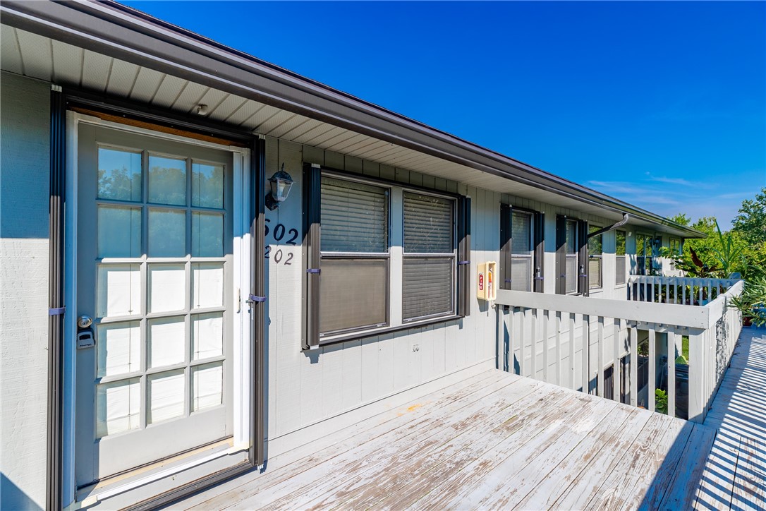 602 Centre Court SW 202