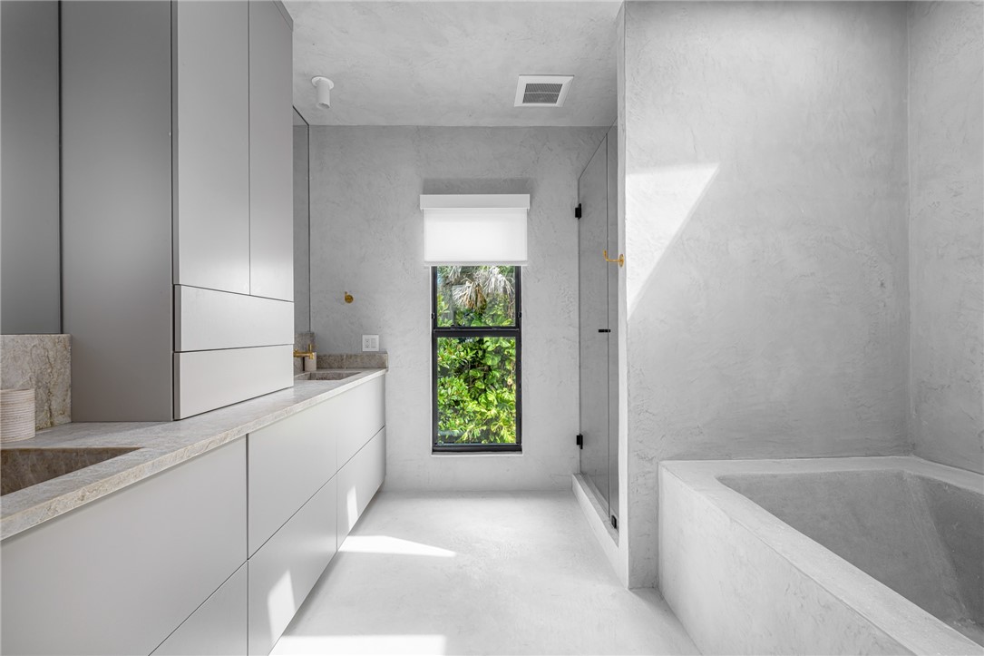 1110 Near Ocean Drive