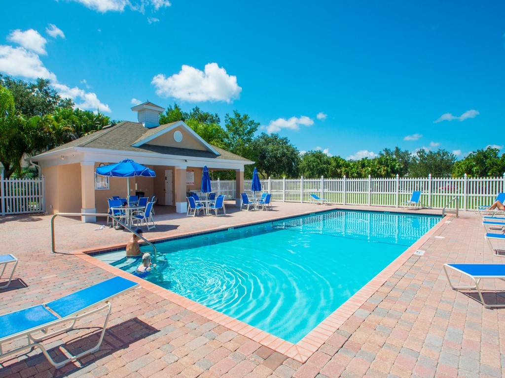 1805 Pointe West Way