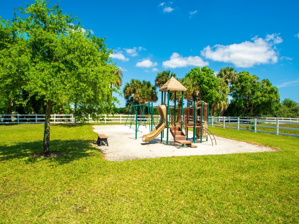 1805 Pointe West Way