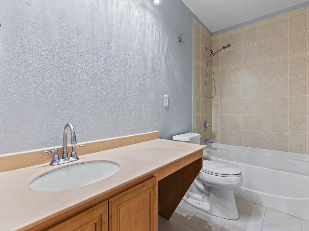 1805 Pointe West Way