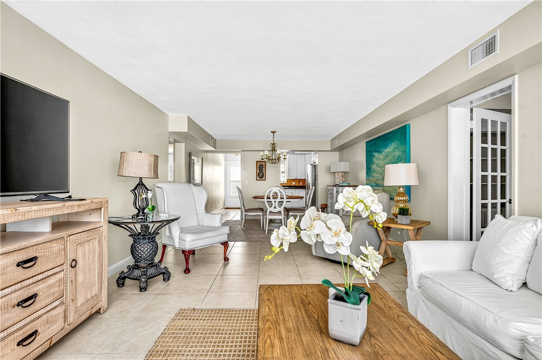 2333 Indian River Boulevard 404