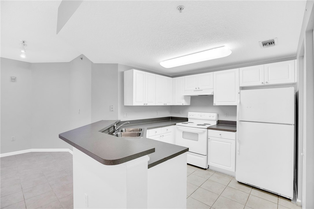 5080 Fairways Circle G101