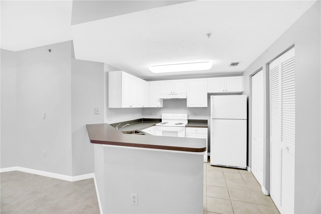 5080 Fairways Circle G101