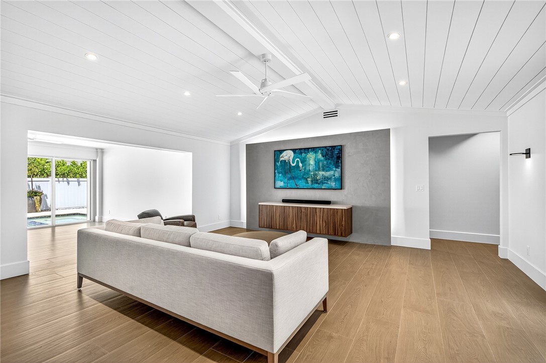 661 Date Palm Road