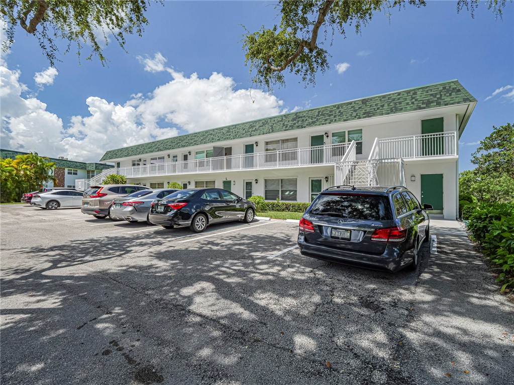 2800 Indian River Boulevard L4
