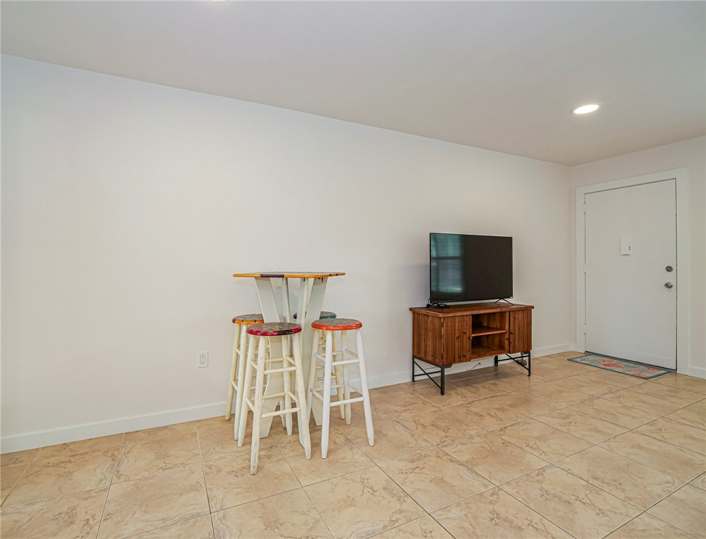 2800 Indian River Boulevard L4