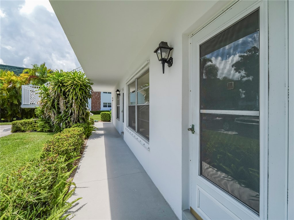 2800 Indian River Boulevard L4