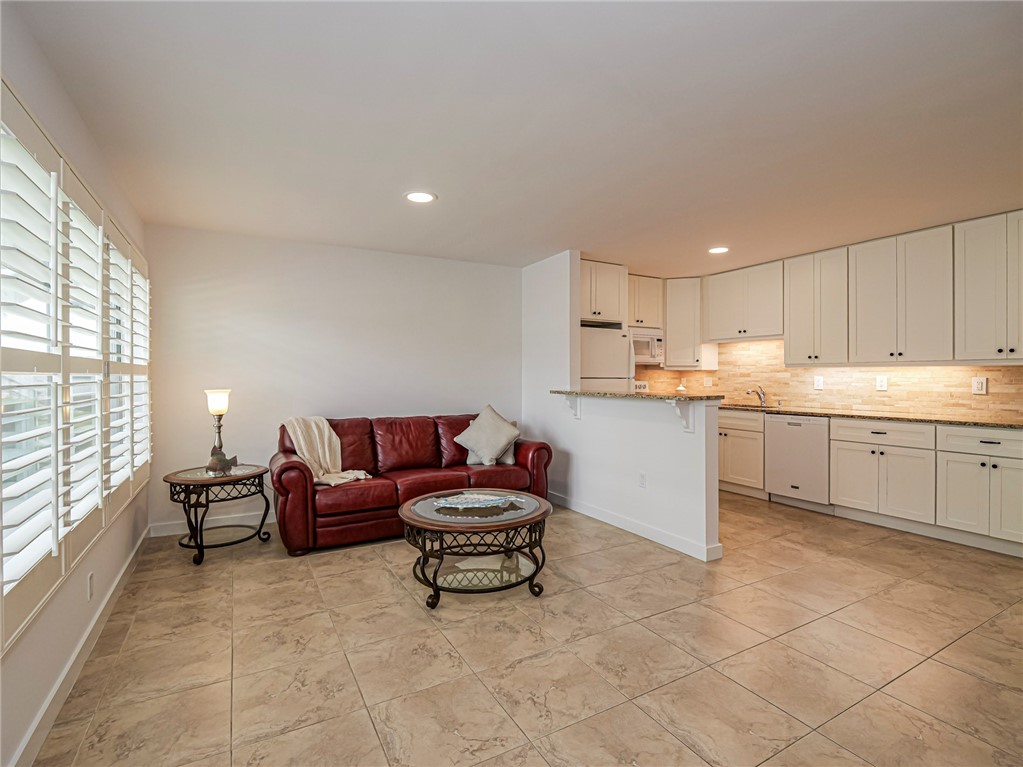 2800 Indian River Boulevard L4