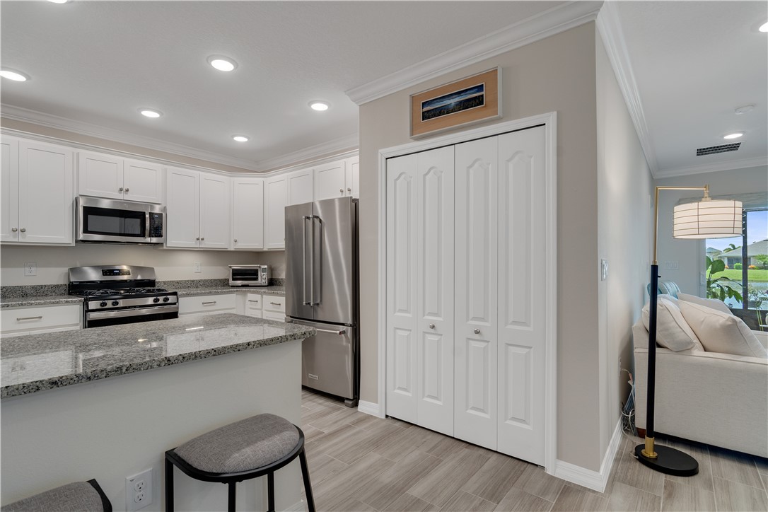 6165 Red Maple Manor