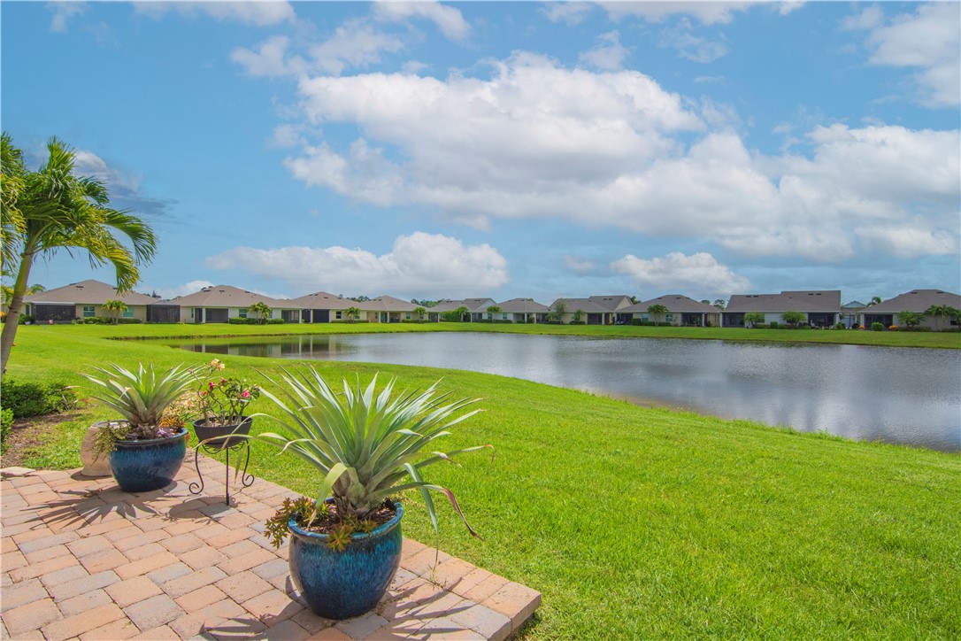 6165 Red Maple Manor