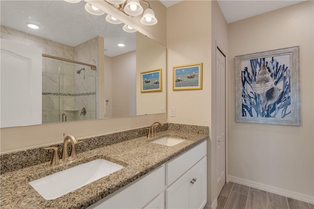 6165 Red Maple Manor