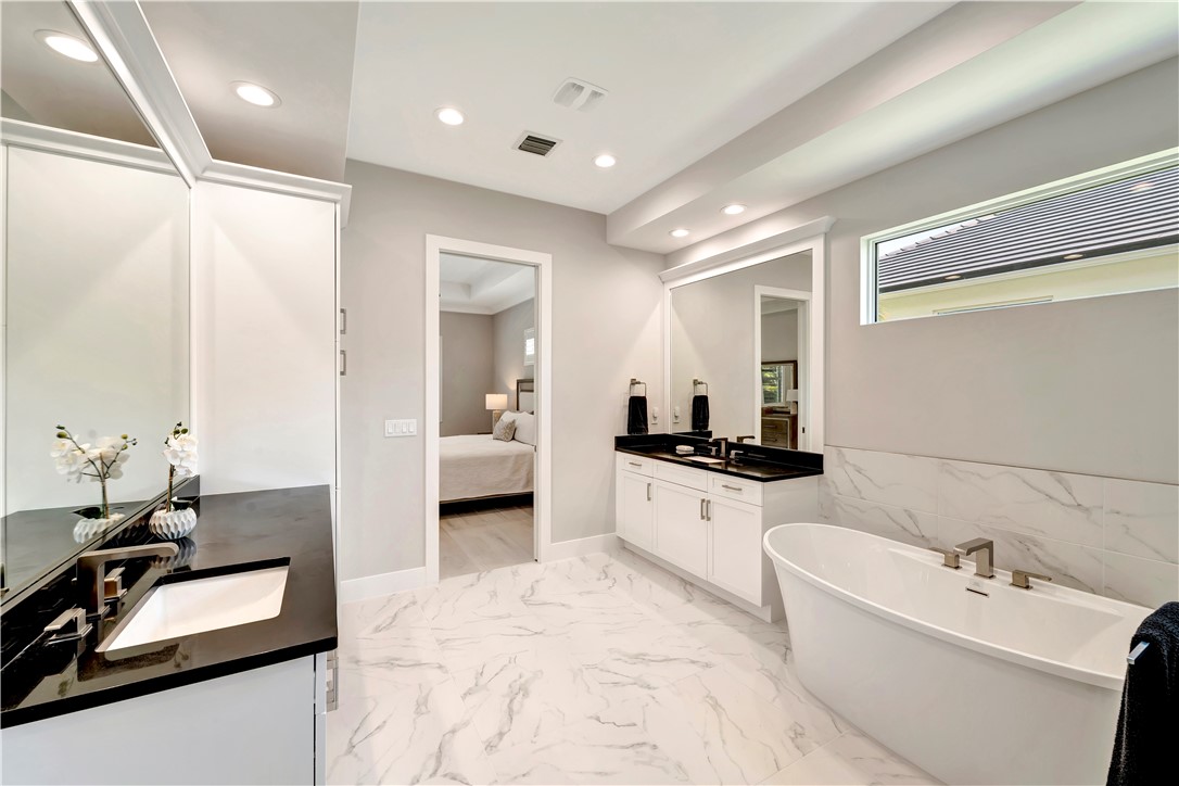 220 Strand Square