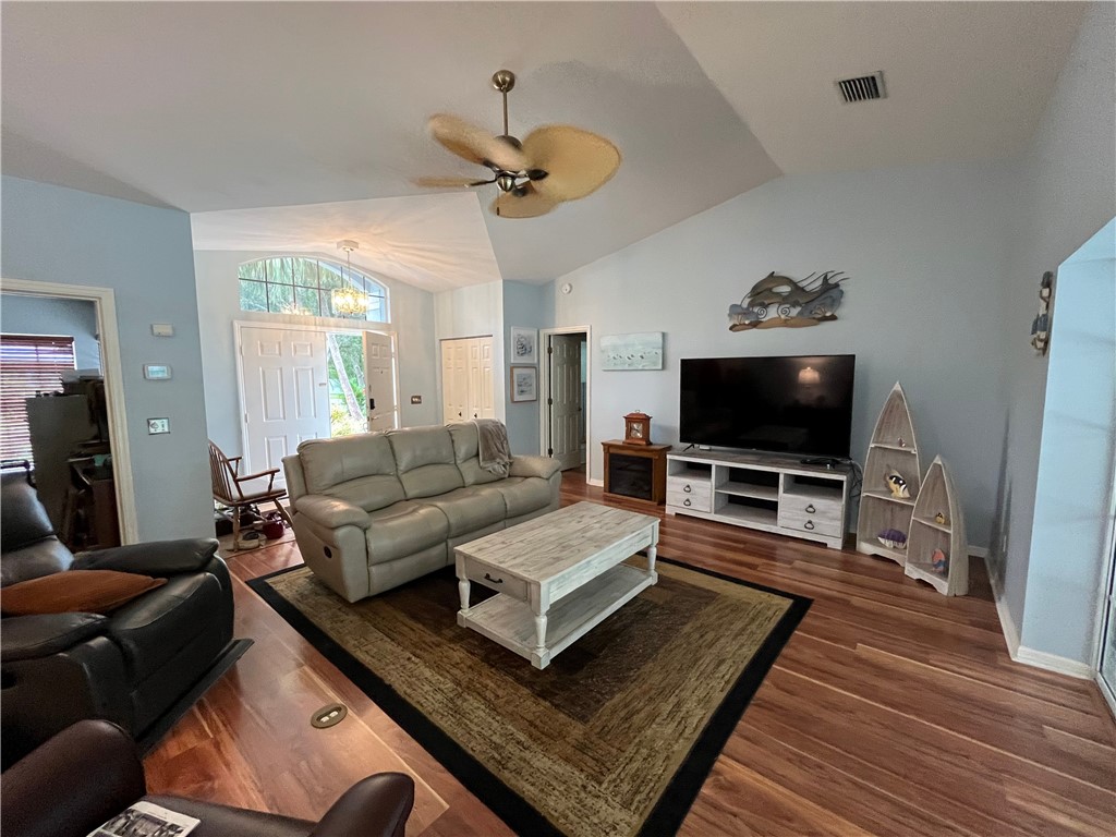 1946 Hedden Place