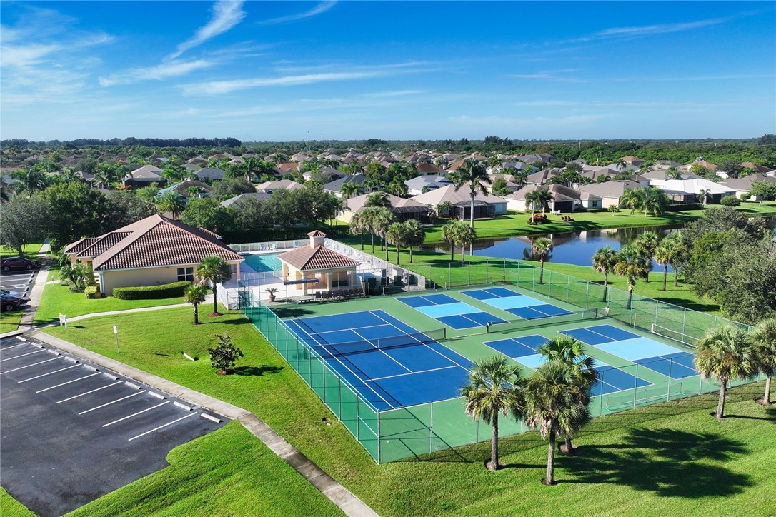 568 Calamondin Way SW