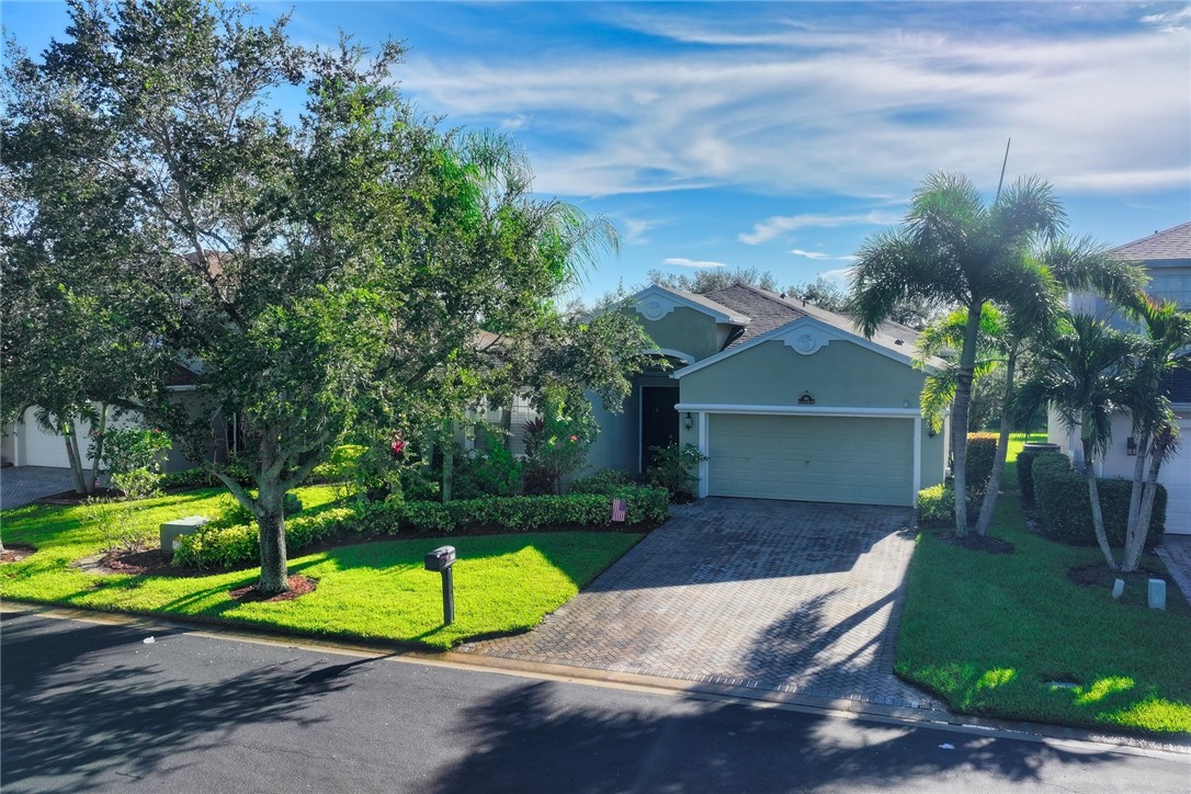 568 Calamondin Way SW