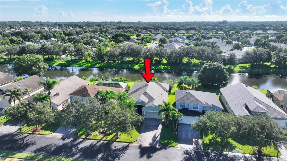 568 Calamondin Way SW