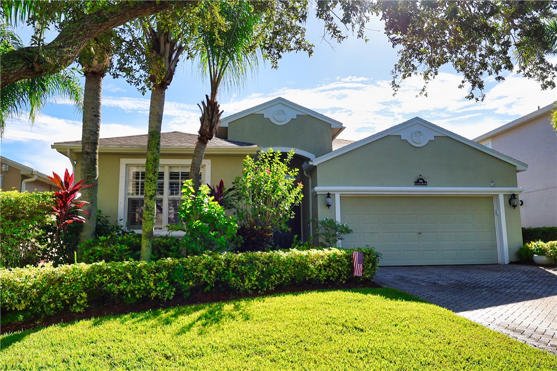 568 Calamondin Way SW
