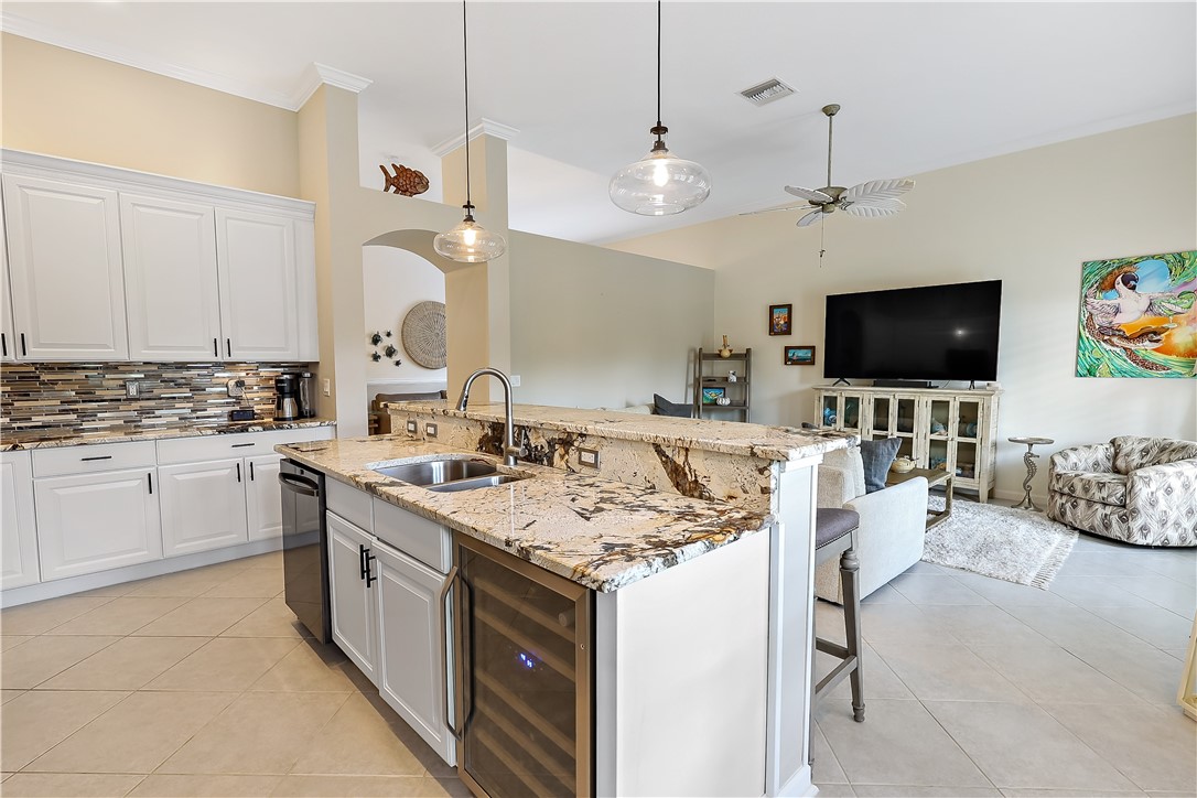 568 Calamondin Way SW