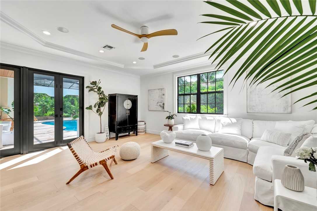 906 Seagrape Lane