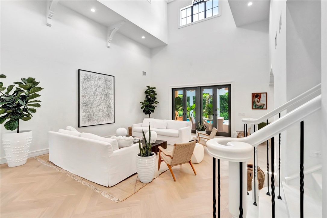 906 Seagrape Lane