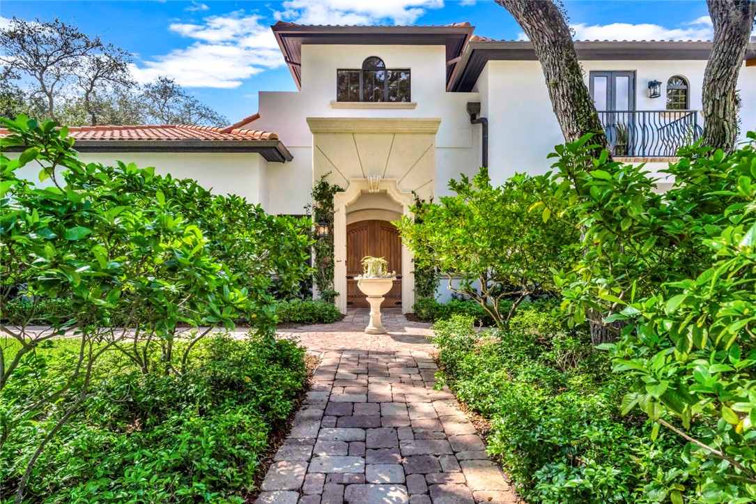 906 Seagrape Lane