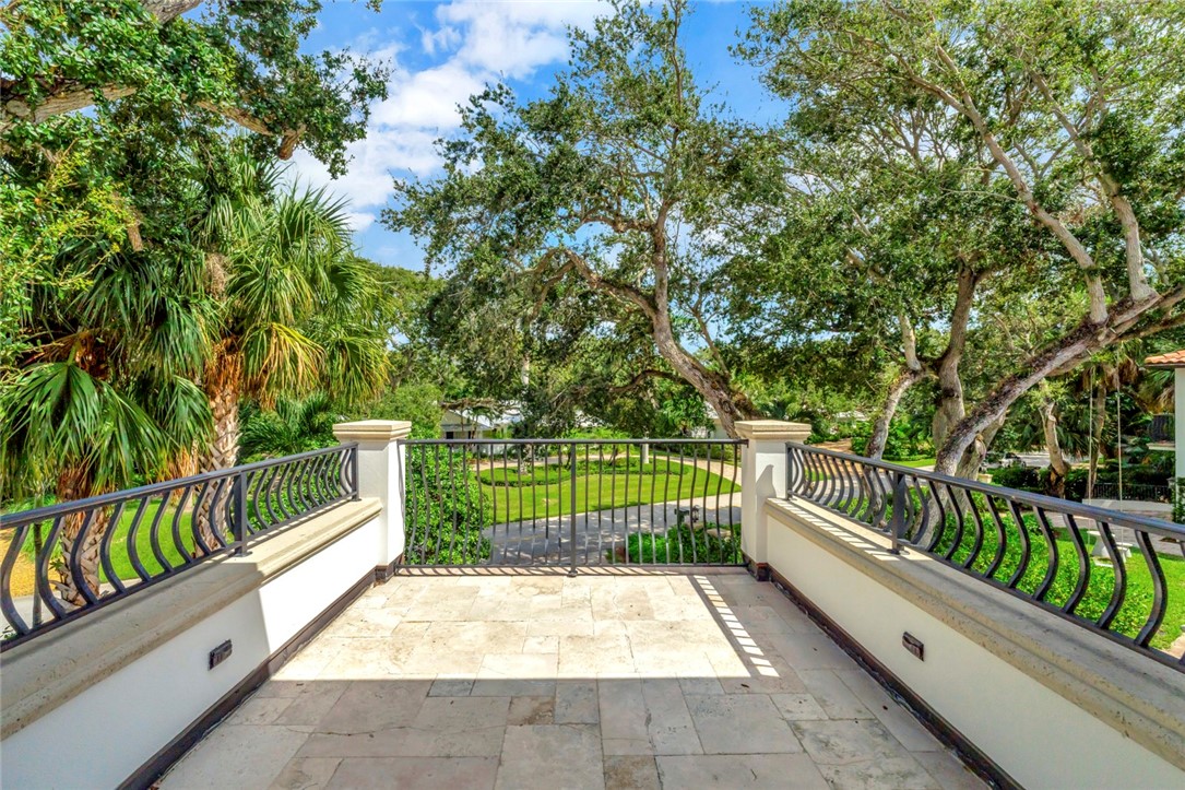 906 Seagrape Lane