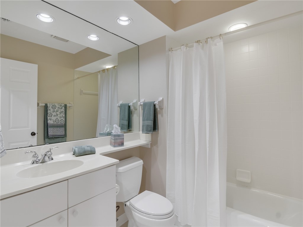 5225 E Harbor Village Drive 204