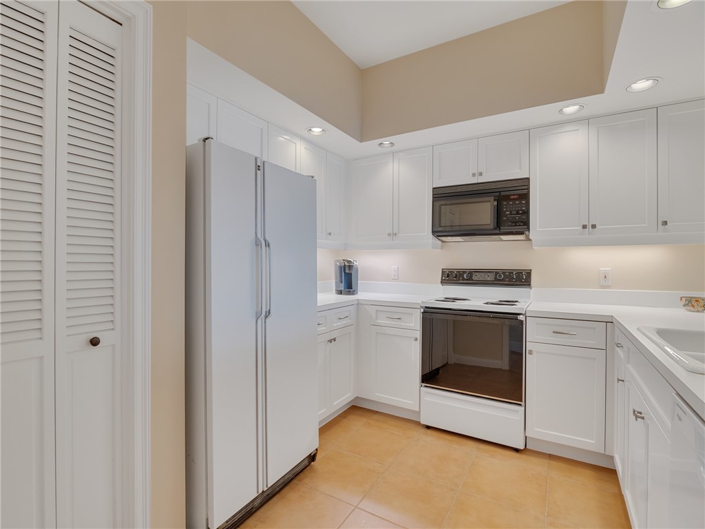 5225 E Harbor Village Drive 204