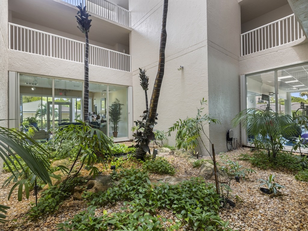 5049 N Highway A1A None PH 1901