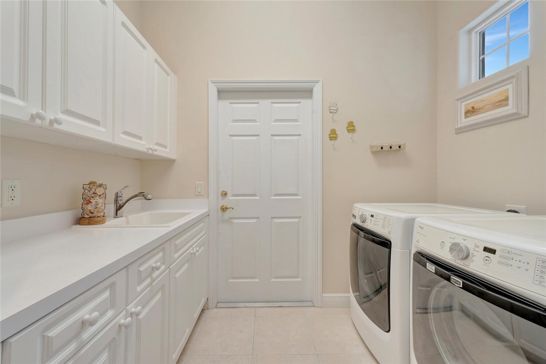 860 Saint James Lane