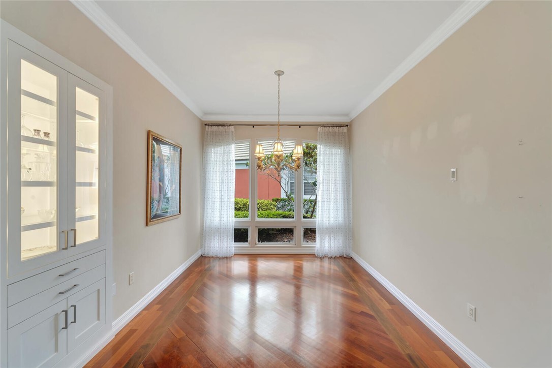 860 Saint James Lane