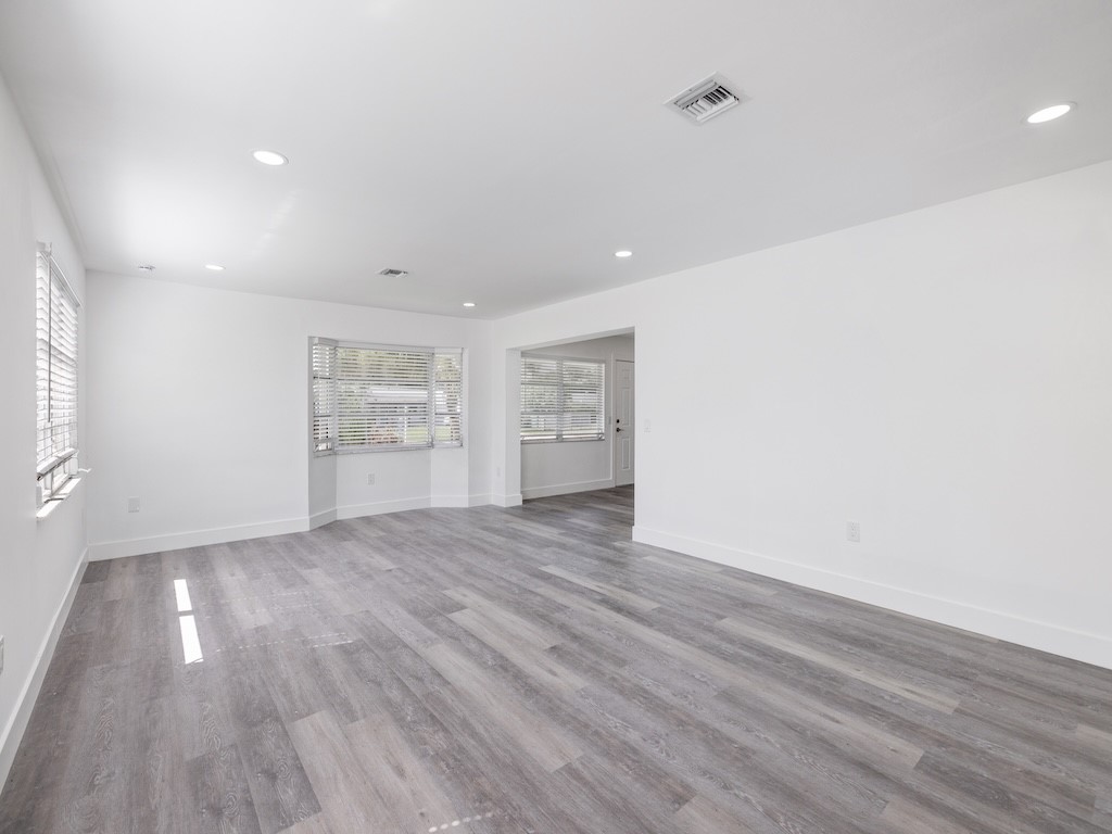 1560 3rd Court