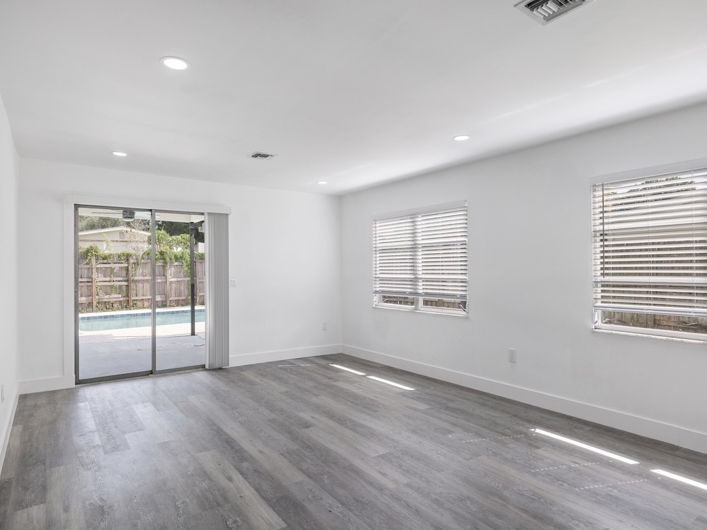 1560 3rd Court