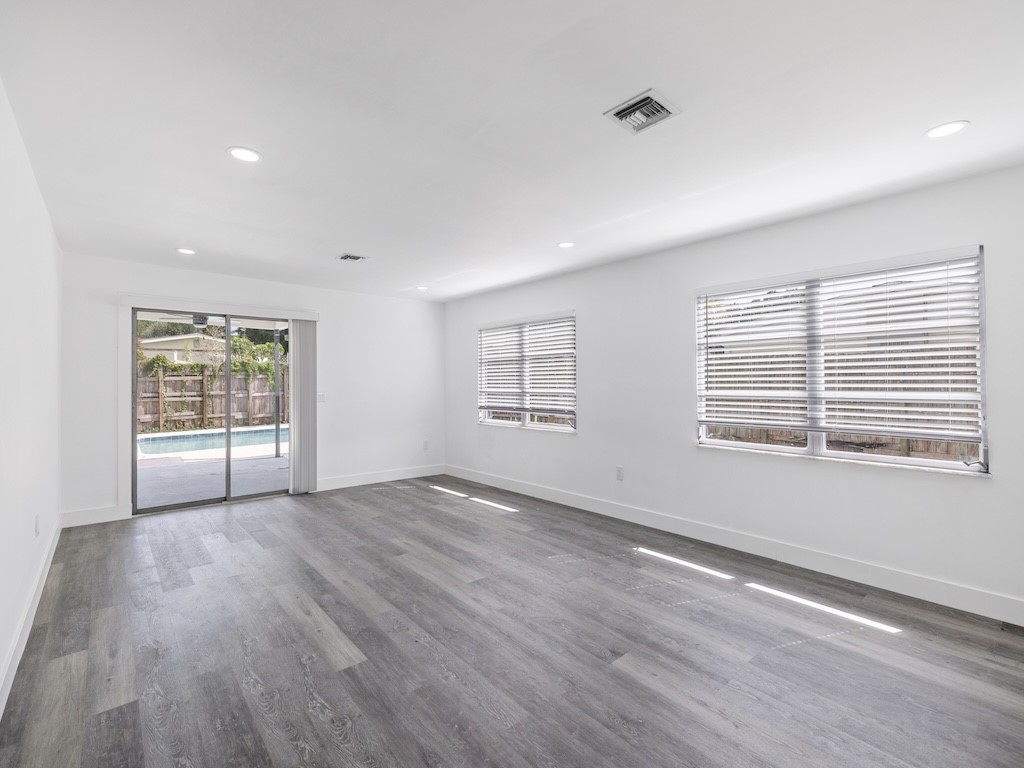 1560 3rd Court