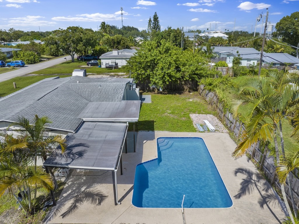 1560 3rd Court